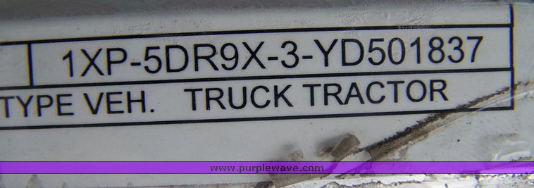 image for item 8000 2000 Peterbilit Conventional 379-127 semi truck