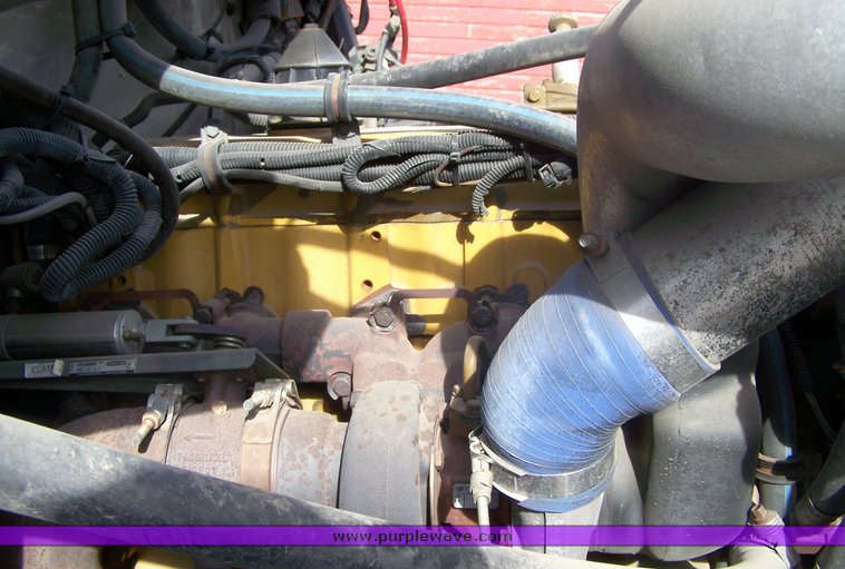 image for item 8107 2000 Freightliner FL170