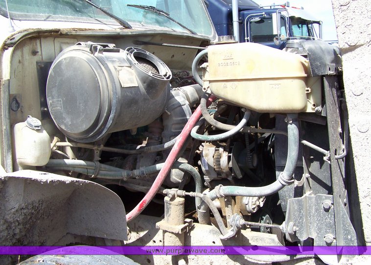 image for item 8107 2000 Freightliner FL170