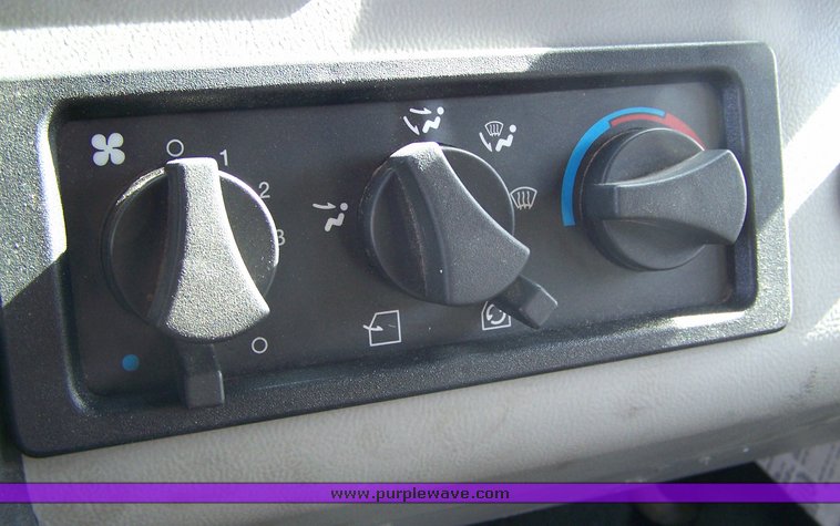 image for item 8107 2000 Freightliner FL170