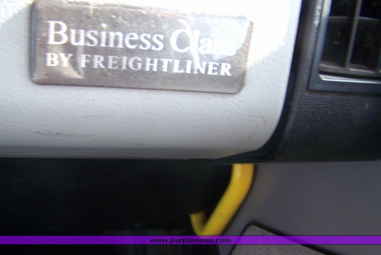 image for item 8107 2000 Freightliner FL170