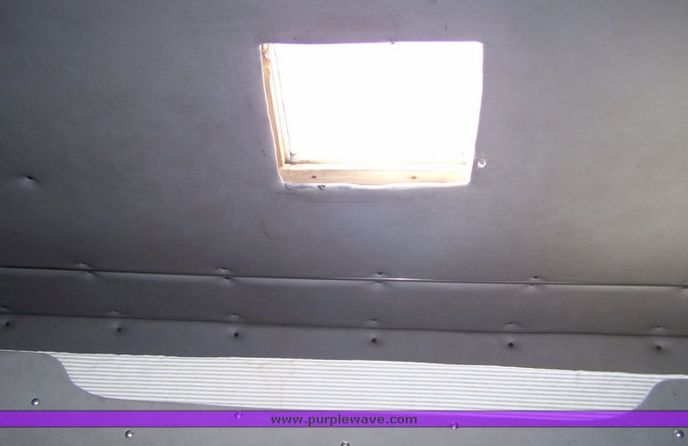 image for item 8107 2000 Freightliner FL170