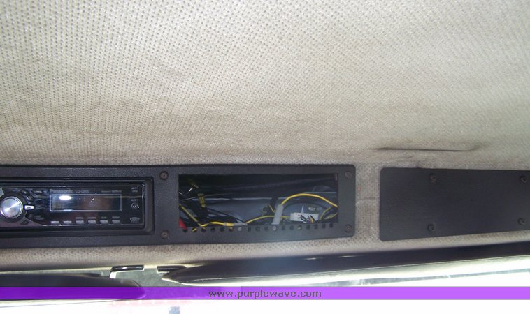 image for item 8107 2000 Freightliner FL170