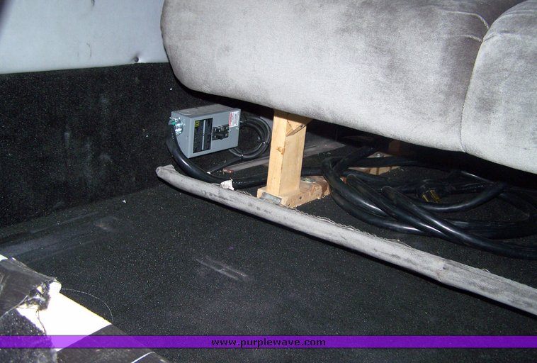 image for item 8107 2000 Freightliner FL170