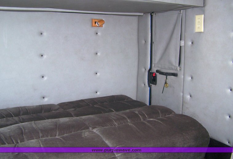 image for item 8107 2000 Freightliner FL170