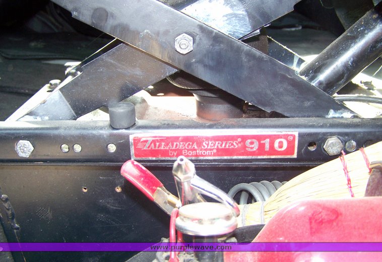 image for item 8107 2000 Freightliner FL170