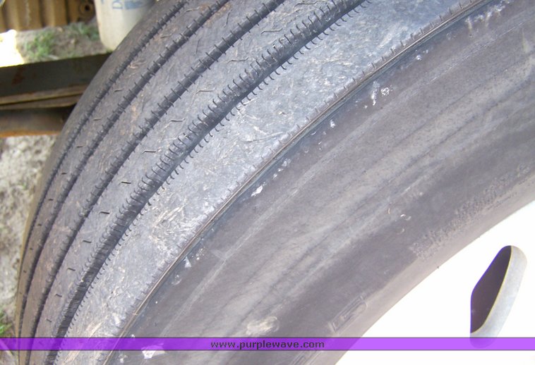 image for item 8107 2000 Freightliner FL170