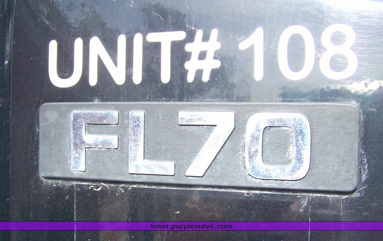 image for item 8107 2000 Freightliner FL170