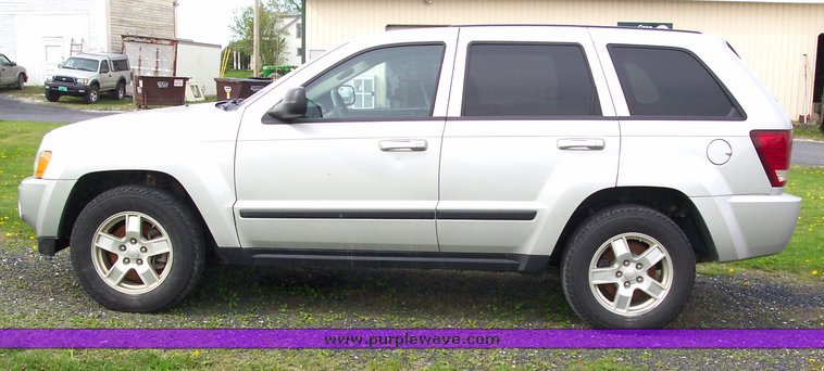 image for item 1501 2007 Jeep Grand Cherokee Laredo