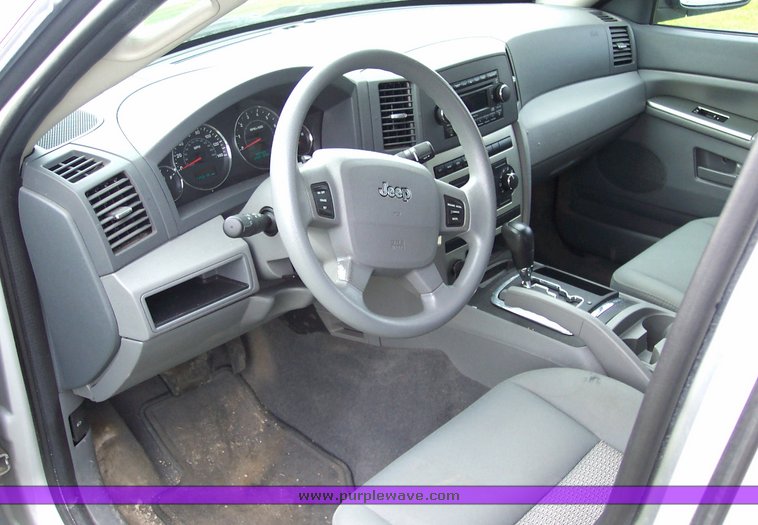 image for item 1501 2007 Jeep Grand Cherokee Laredo