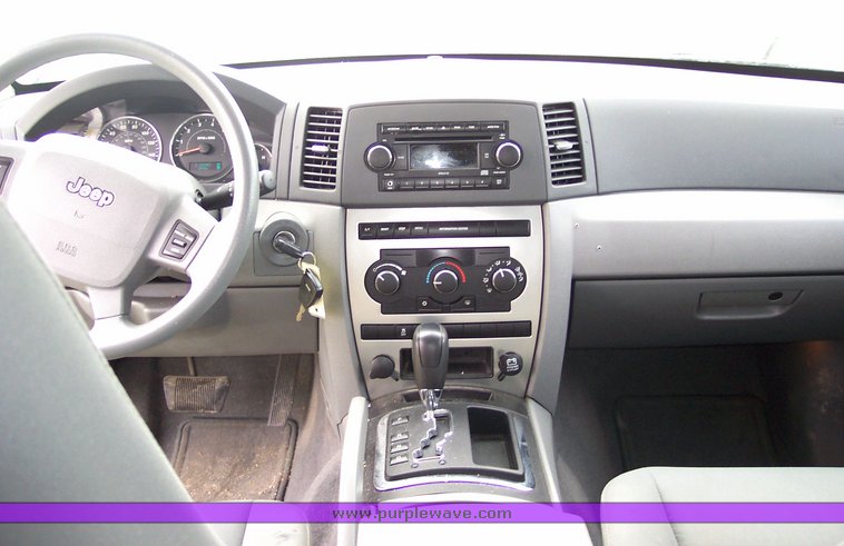 image for item 1501 2007 Jeep Grand Cherokee Laredo