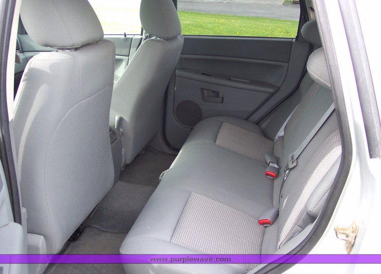 image for item 1501 2007 Jeep Grand Cherokee Laredo