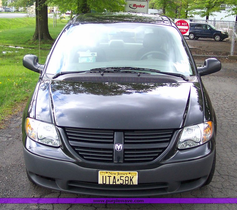 image for item 1504 2006 Dodge Caravan SE van