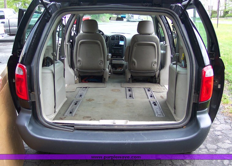 image for item 1504 2006 Dodge Caravan SE van