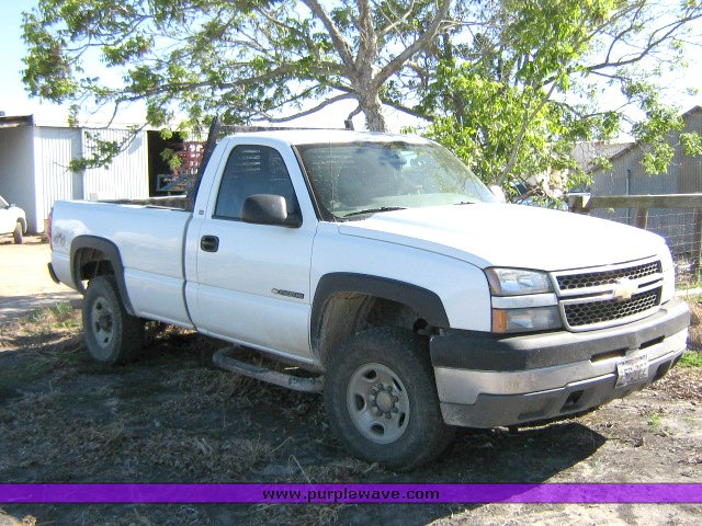 image for item 1800 2005 Chevrolet K2500HD Silverado pickup