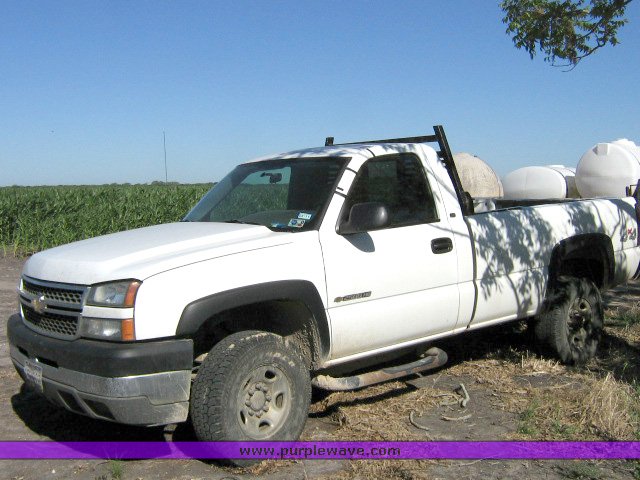 image for item 1800 2005 Chevrolet K2500HD Silverado pickup