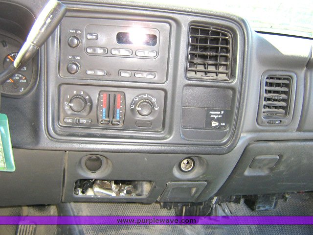 image for item 1800 2005 Chevrolet K2500HD Silverado pickup