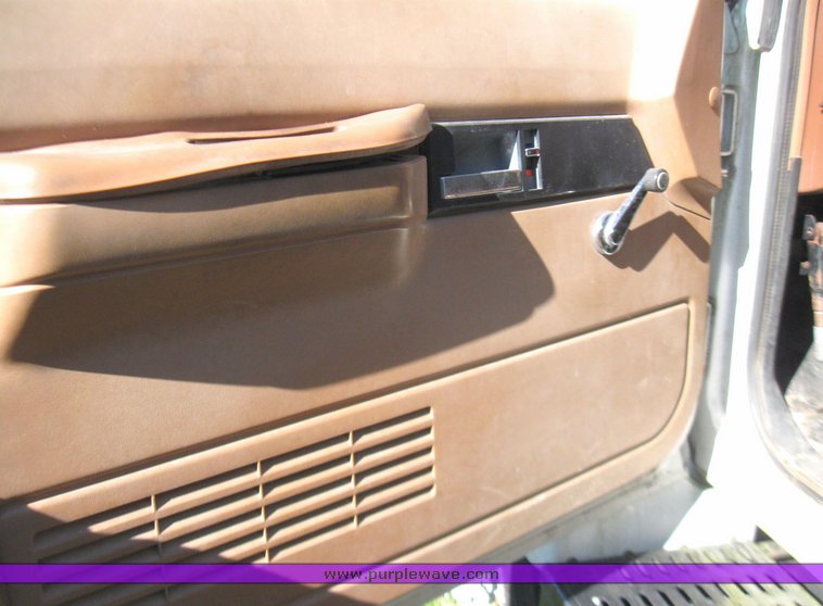 image for item 5660 1992 GMC Topkick 4x2 flatbed truck