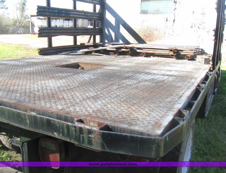 image for item 5660 1992 GMC Topkick 4x2 flatbed truck