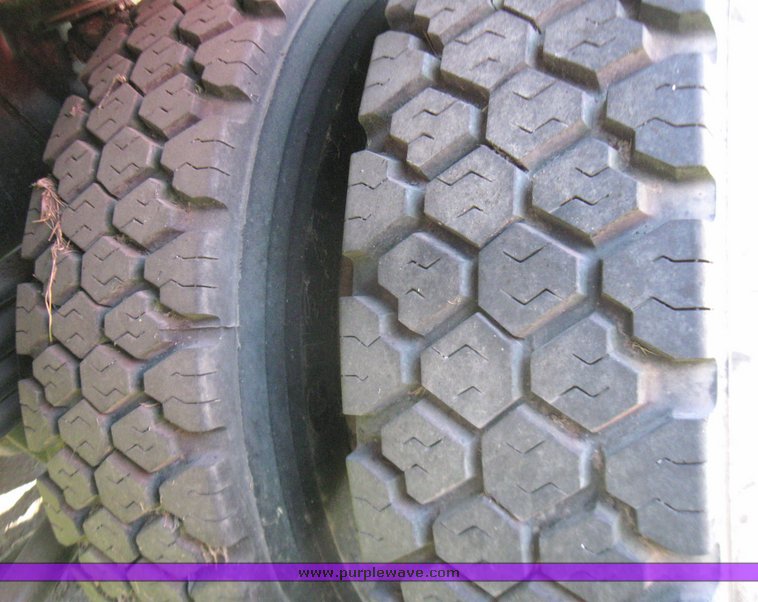 image for item 5660 1992 GMC Topkick 4x2 flatbed truck