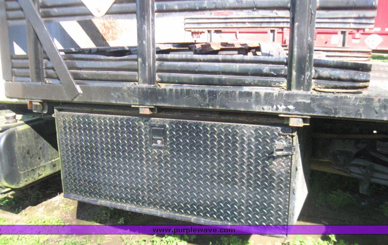 image for item 5660 1992 GMC Topkick 4x2 flatbed truck