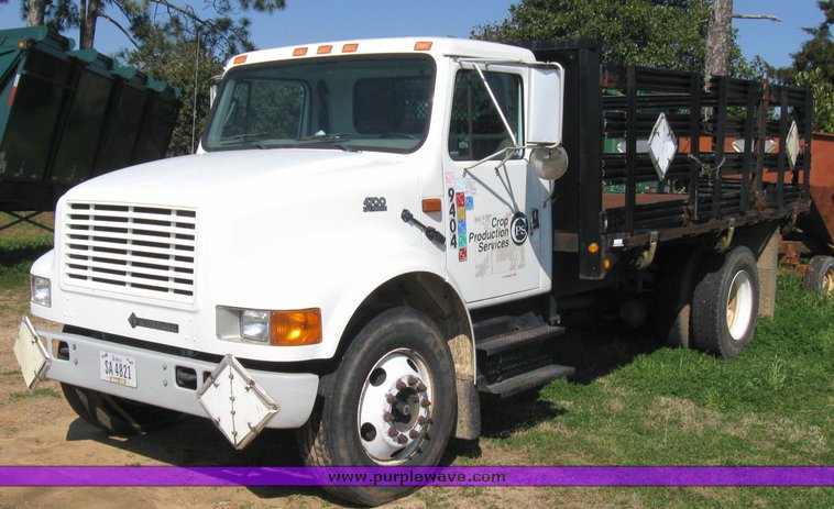 image for item 5667 2000 International 4700 4x2 truck