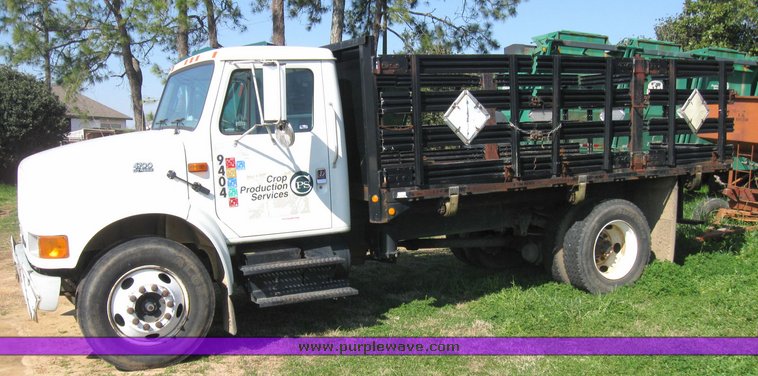 image for item 5667 2000 International 4700 4x2 truck