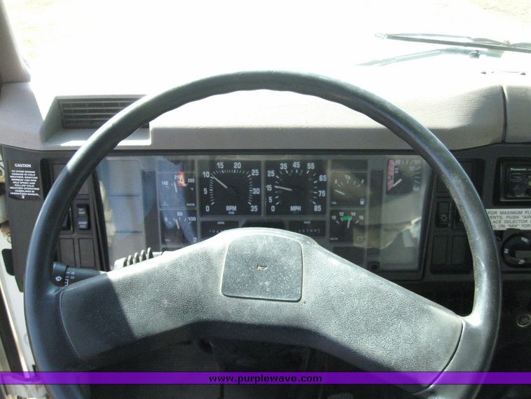 image for item 5667 2000 International 4700 4x2 truck