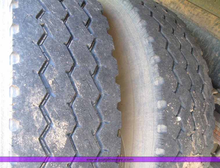 image for item 5667 2000 International 4700 4x2 truck