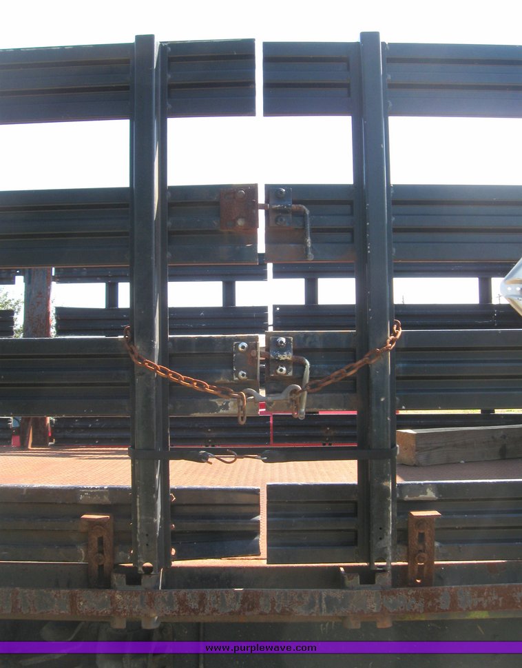 image for item 5667 2000 International 4700 4x2 truck