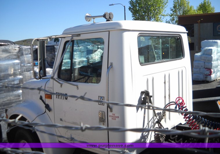 image for item 8100 1991 International 4900 4x2 single axle truck and trailer