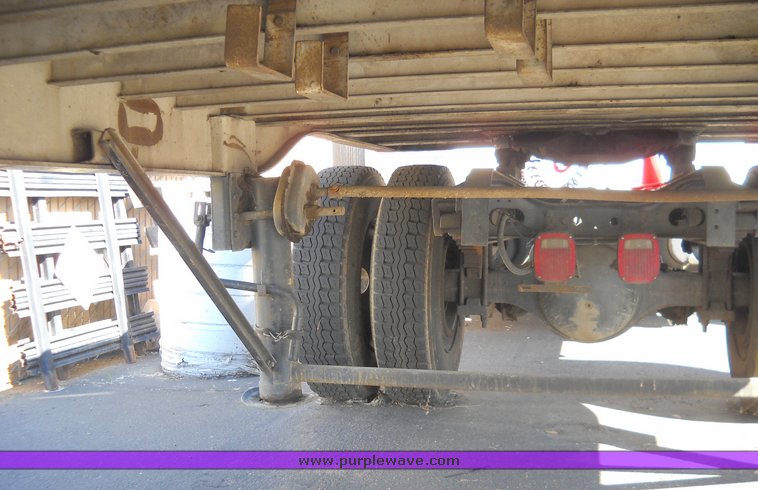 image for item 8100 1991 International 4900 4x2 single axle truck and trailer