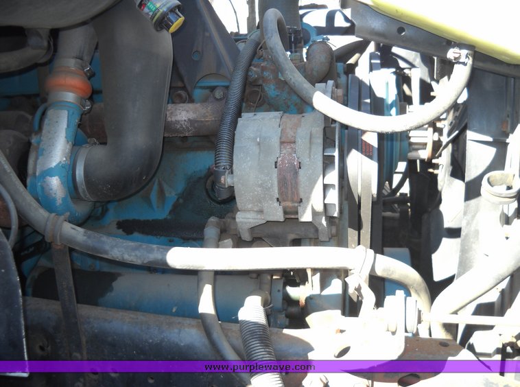 image for item 8100 1991 International 4900 4x2 single axle truck and trailer