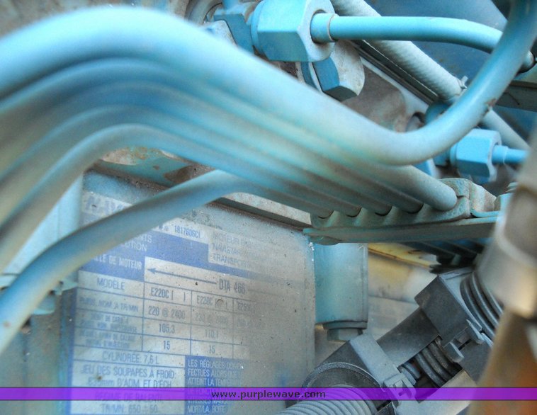 image for item 8100 1991 International 4900 4x2 single axle truck and trailer