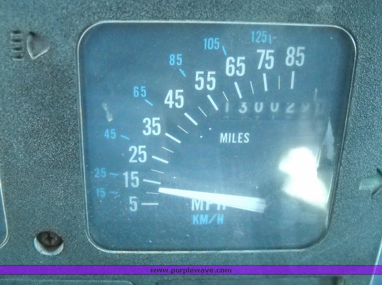 image for item 8100 1991 International 4900 4x2 single axle truck and trailer