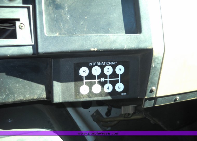 image for item 8100 1991 International 4900 4x2 single axle truck and trailer