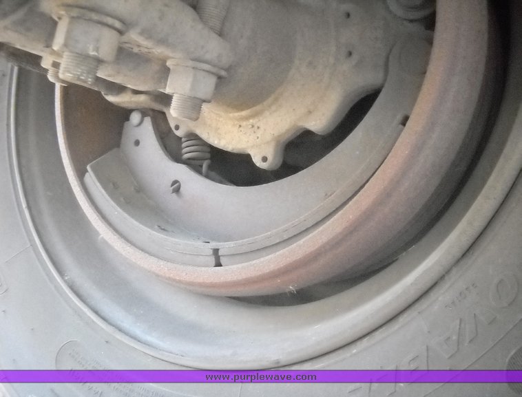 image for item 8100 1991 International 4900 4x2 single axle truck and trailer