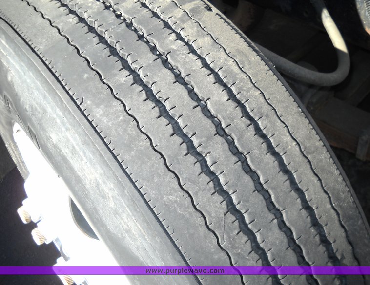 image for item 8100 1991 International 4900 4x2 single axle truck and trailer