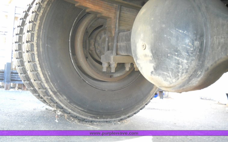 image for item 8100 1991 International 4900 4x2 single axle truck and trailer