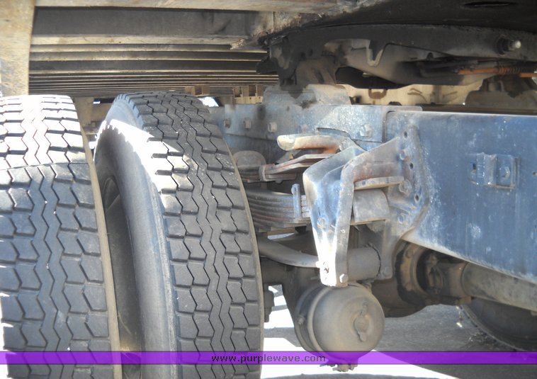 image for item 8100 1991 International 4900 4x2 single axle truck and trailer