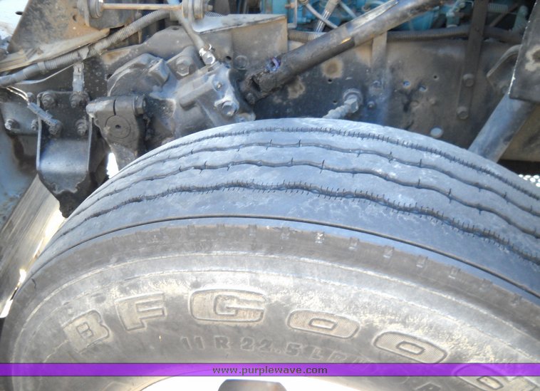 image for item 8100 1991 International 4900 4x2 single axle truck and trailer