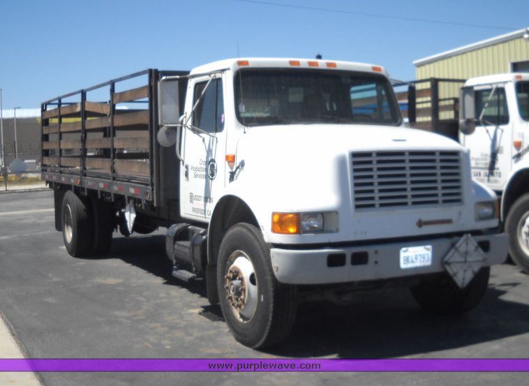 image for item 8101 1991 International 4900 4x2 delivery truck
