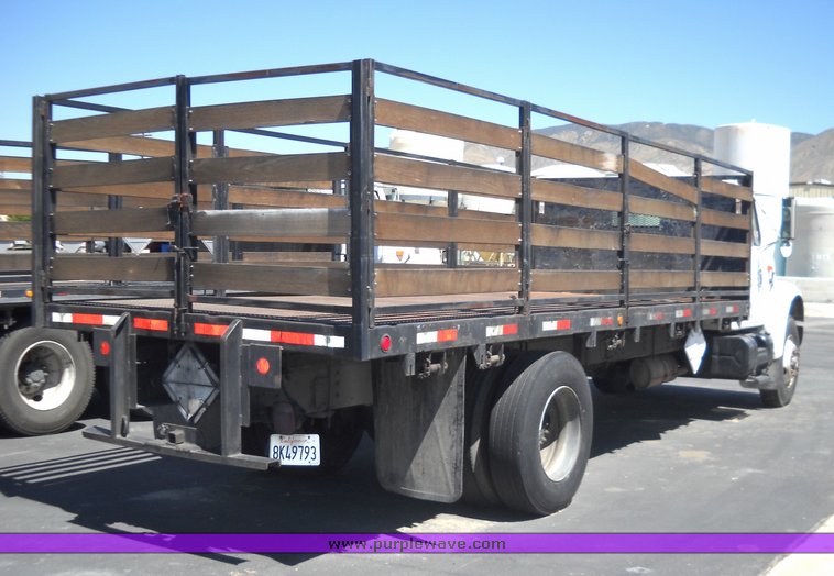 image for item 8101 1991 International 4900 4x2 delivery truck