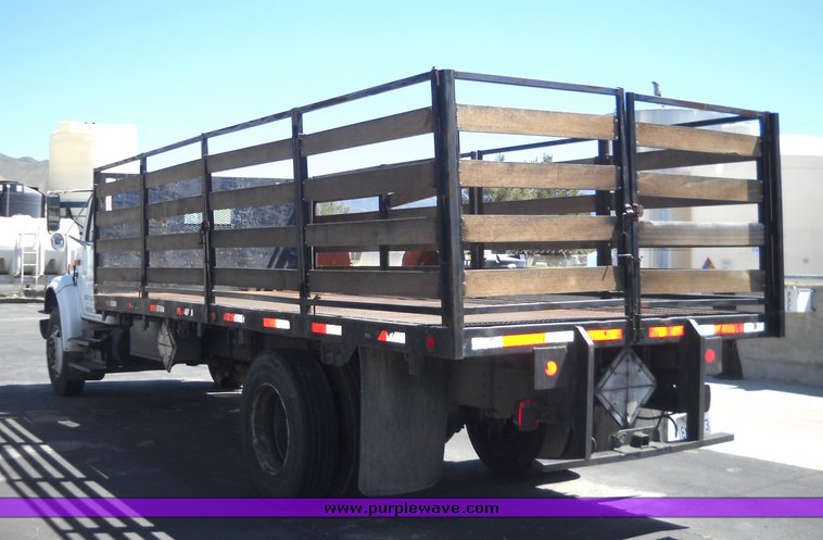 image for item 8101 1991 International 4900 4x2 delivery truck