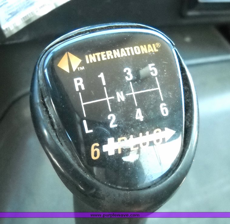 image for item 8101 1991 International 4900 4x2 delivery truck