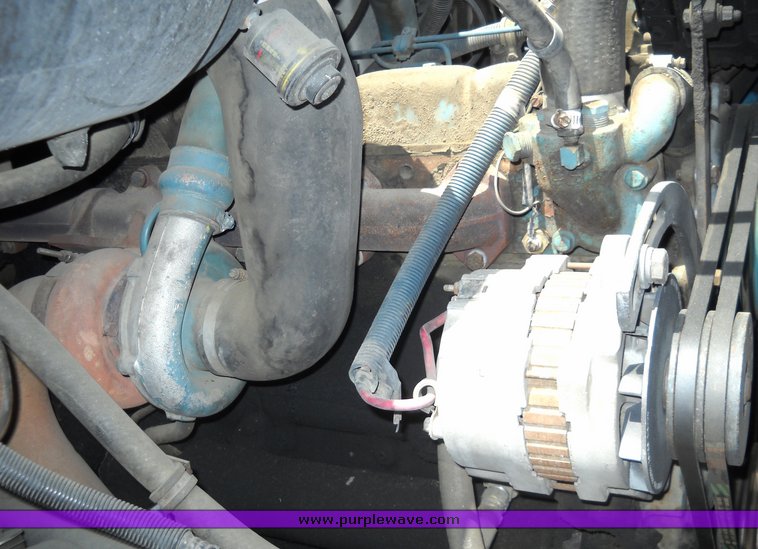 image for item 8101 1991 International 4900 4x2 delivery truck