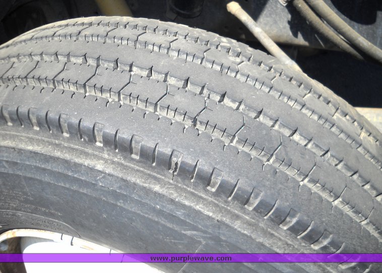 image for item 8101 1991 International 4900 4x2 delivery truck