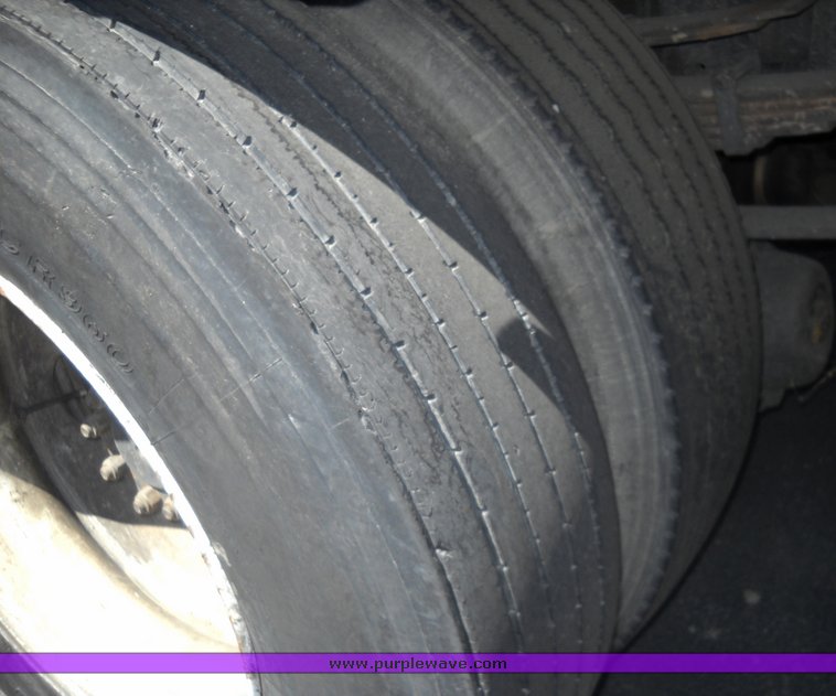 image for item 8101 1991 International 4900 4x2 delivery truck