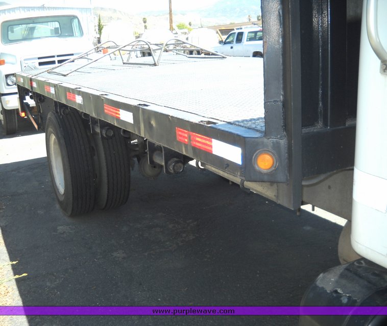 image for item 8102 1991 International 4900 4x2 delivery truck