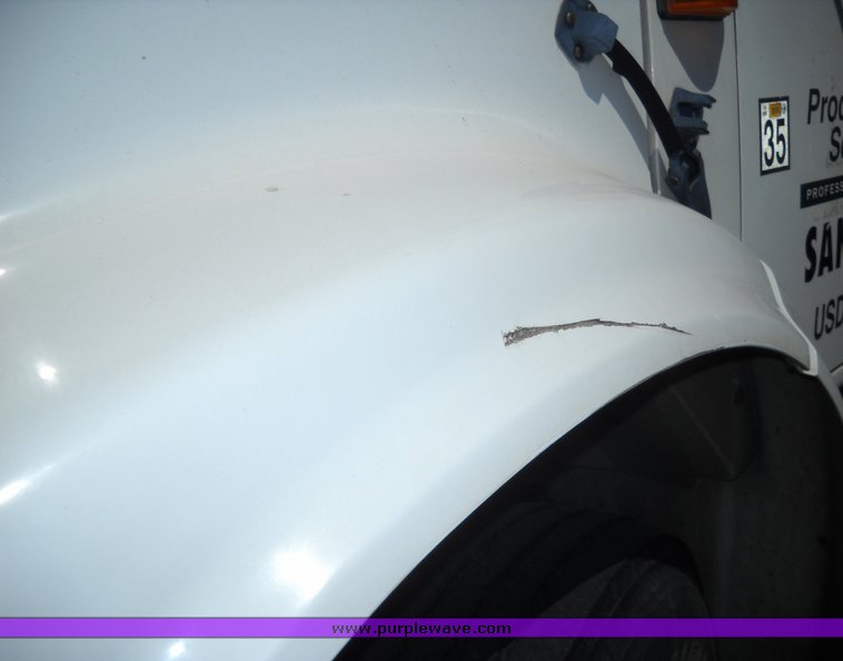 image for item 8102 1991 International 4900 4x2 delivery truck